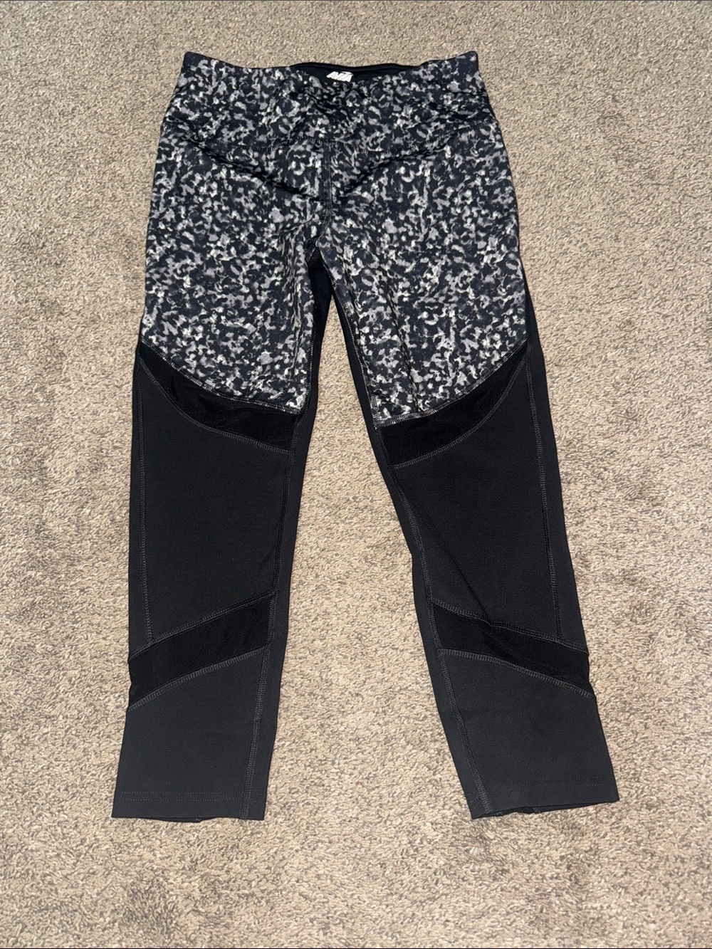 Avia Black and Gray Patterned Women’s Active Jeans